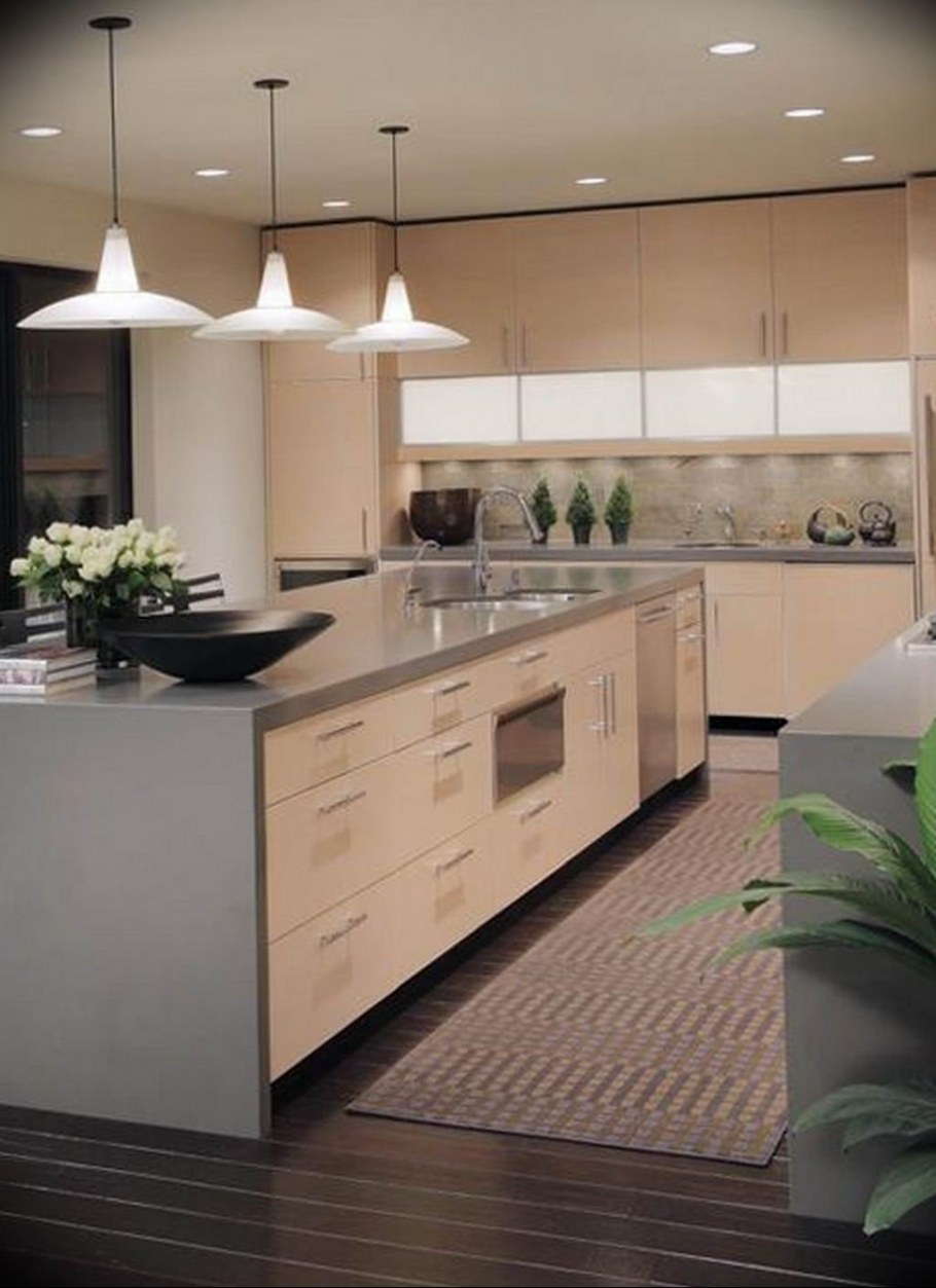 Коричневая глянцевая кухня