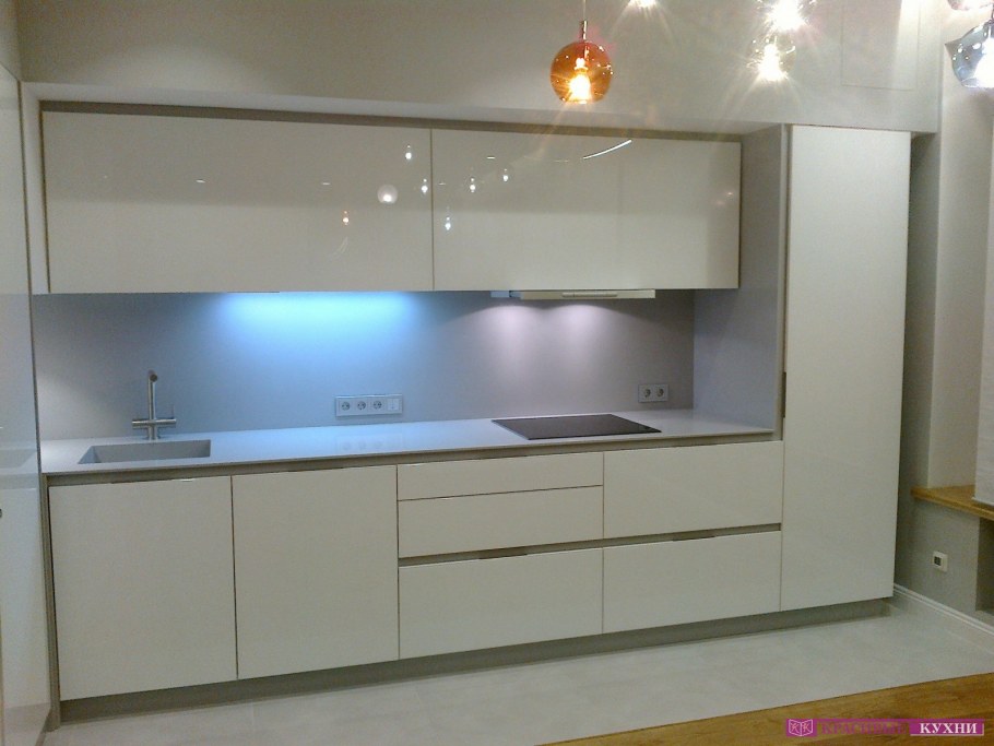 Угловая кухня без ручек
