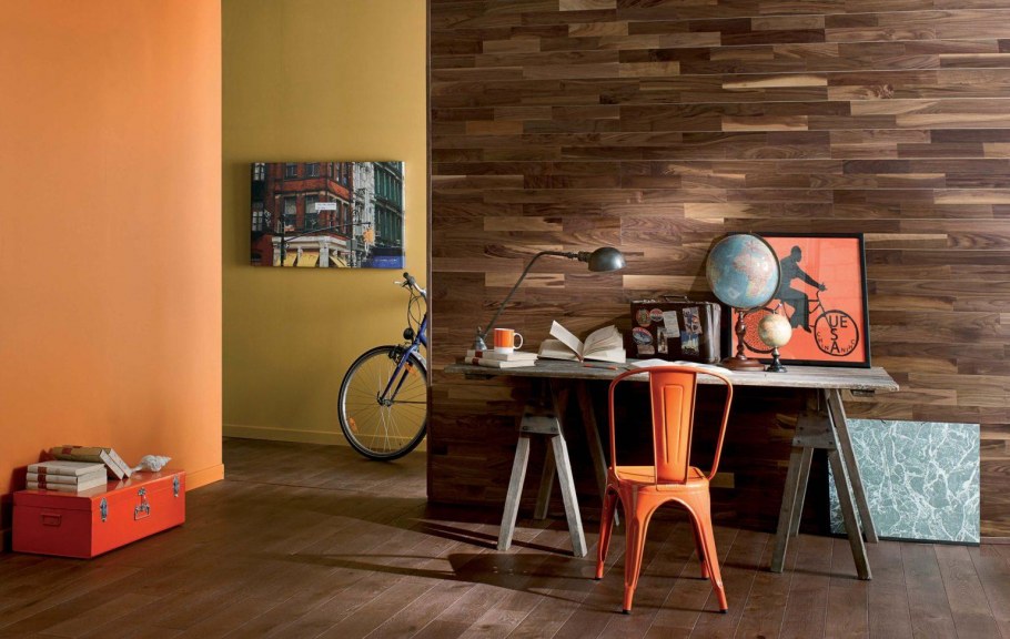 Стена из амбарной доски в интерьере