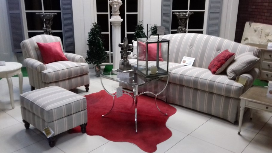 Диван с пуфиком