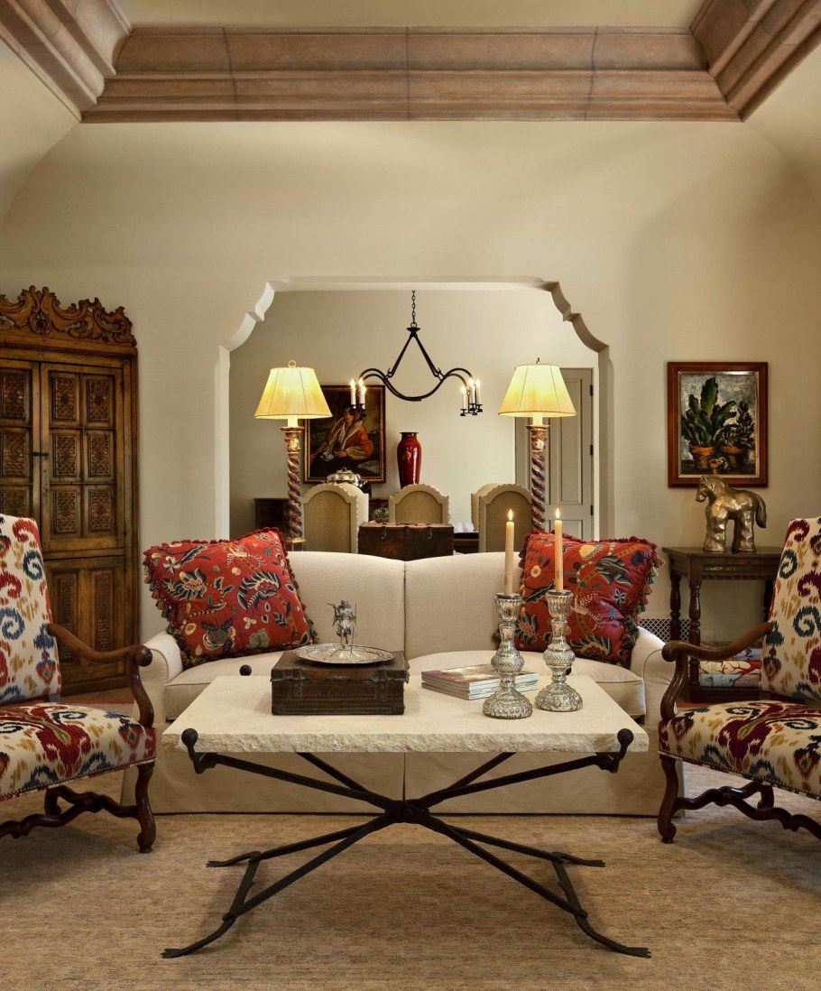 Обеденный стол в колониальном стиле