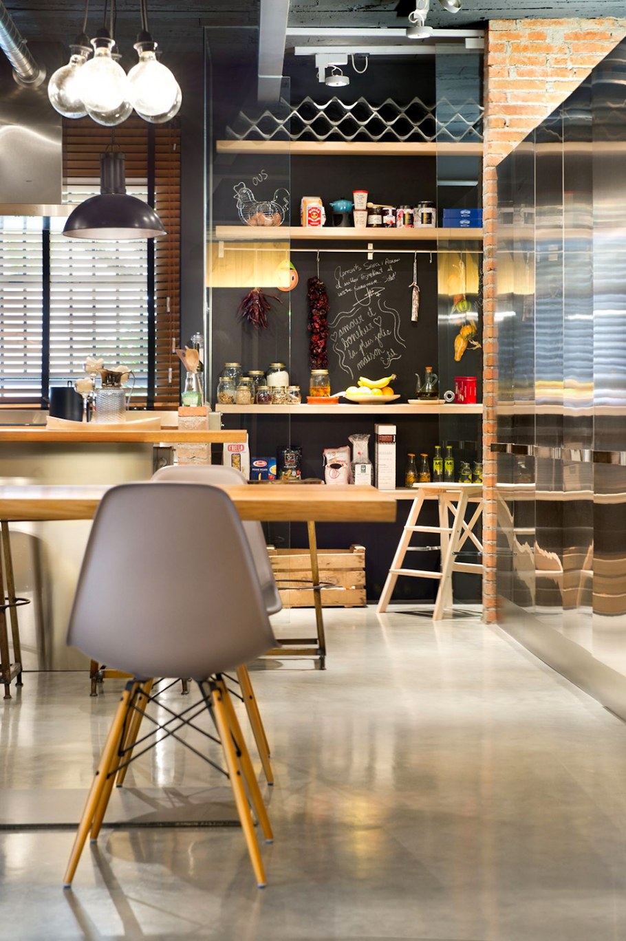 Интерьер салона красоты в стиле лофт