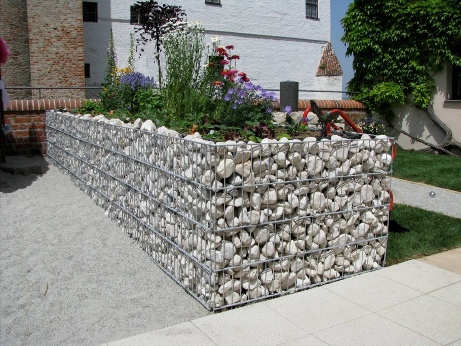 Габионы клумбы