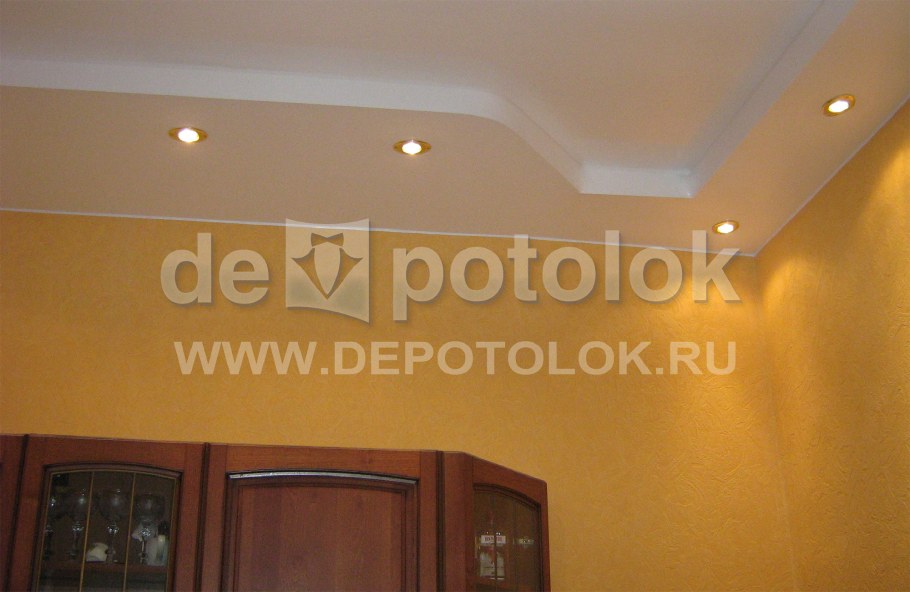 Потолок с деревянными балками