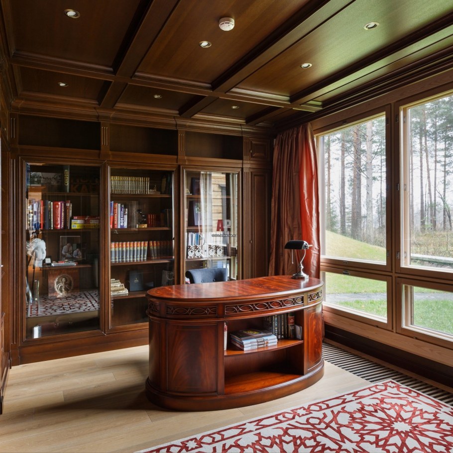 Небольшой кабинет в доме