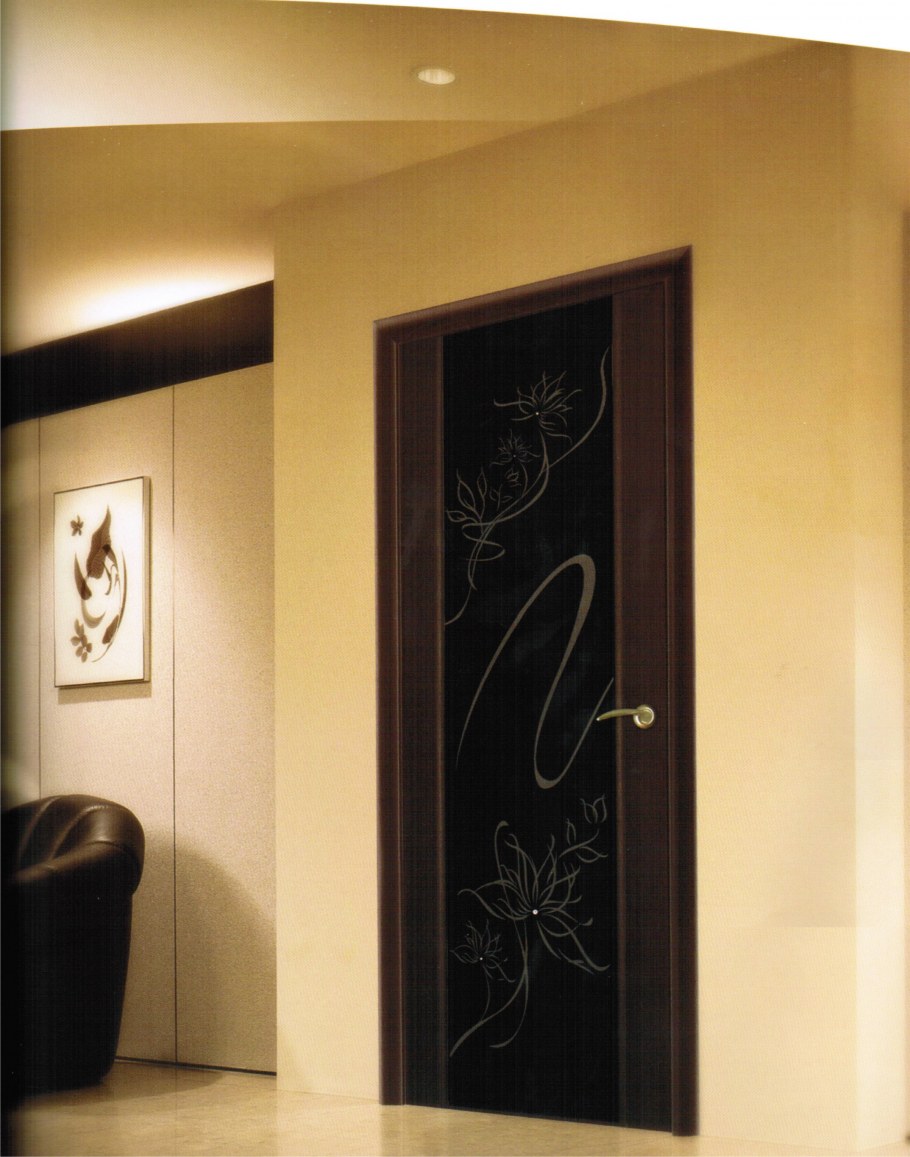 Зеркальная дверь