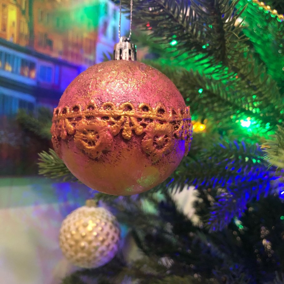 Елка с игрушками