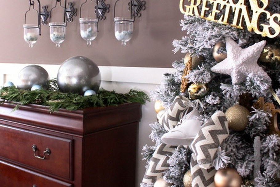 Новогоднее украшение комода
