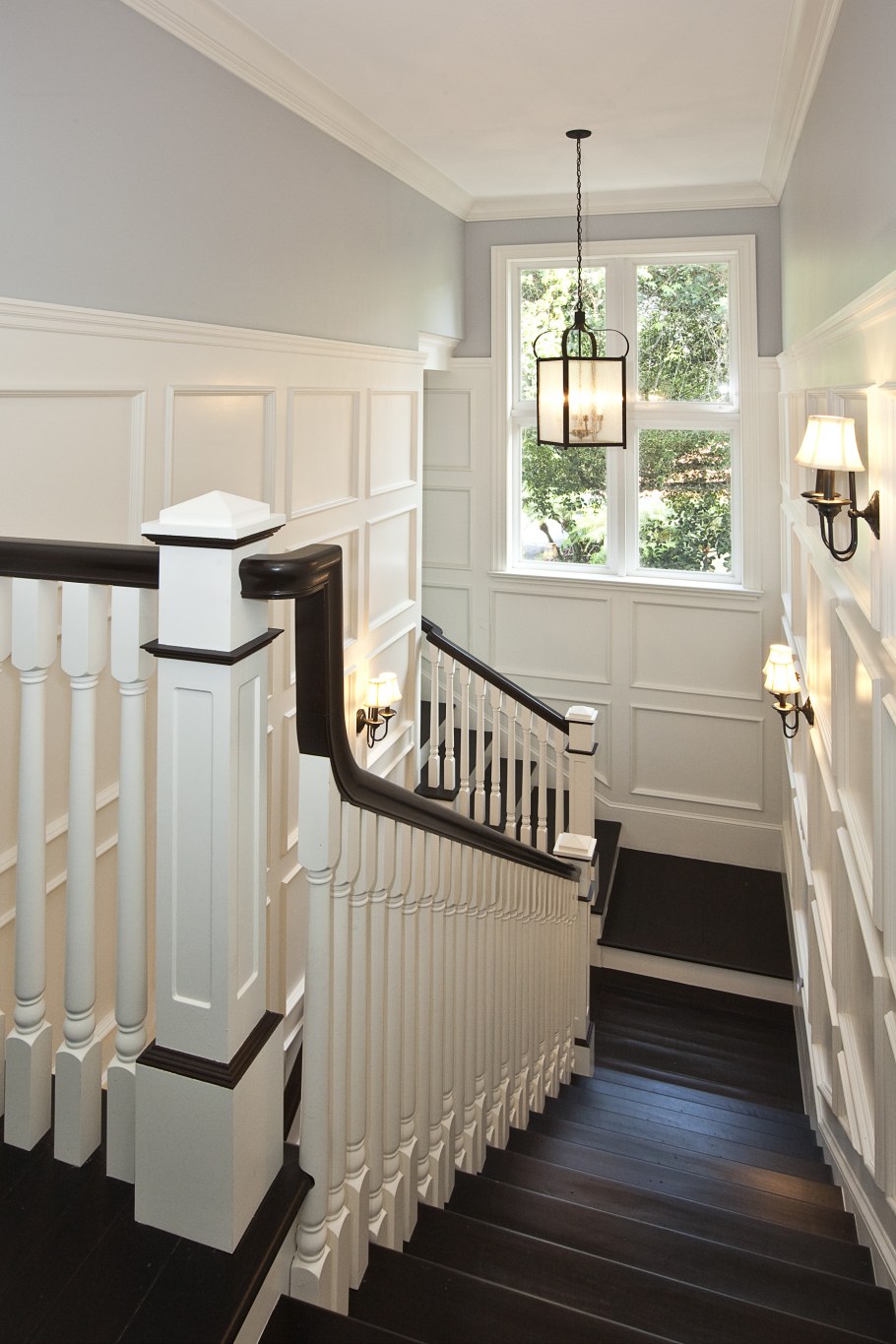 Лестница в классическом интерьере