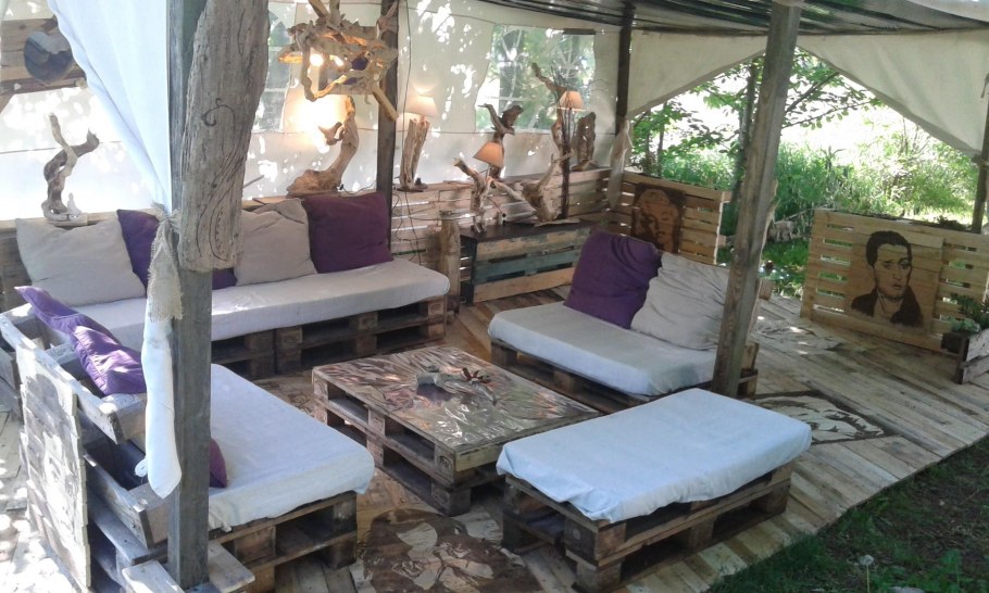 Мебель из поддонов для патио