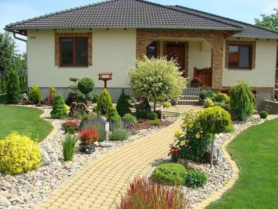 Ландшафт участка перед домом