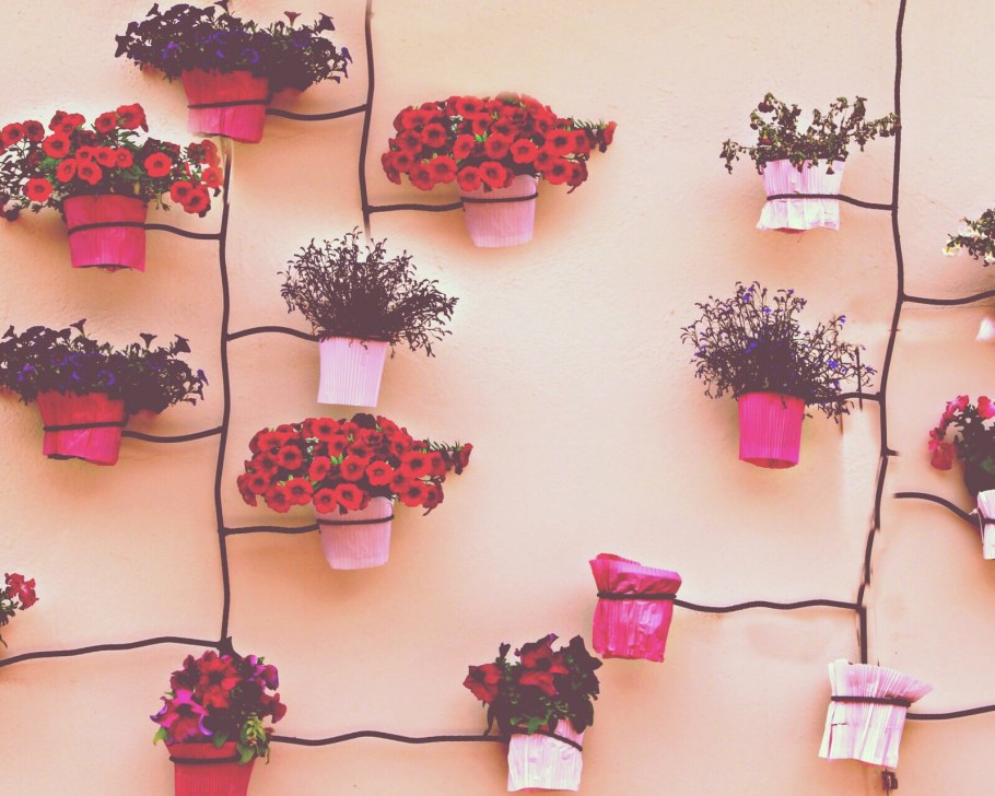 Подставки для цветов в саду