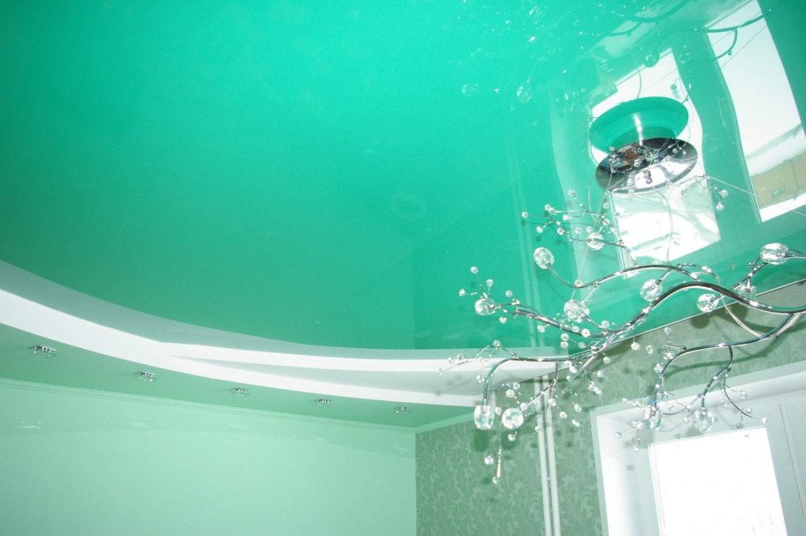 Бирюзовый натяжной потолок