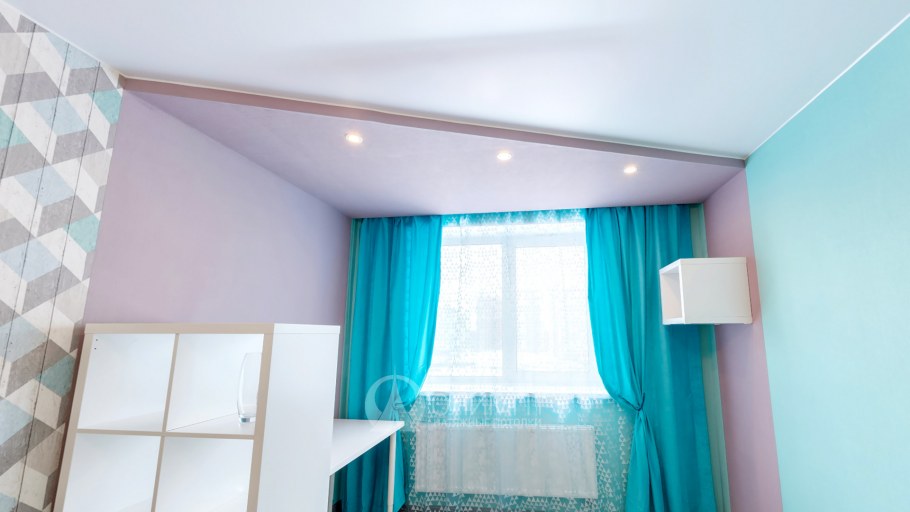 Натяжной потолок голубой матовый