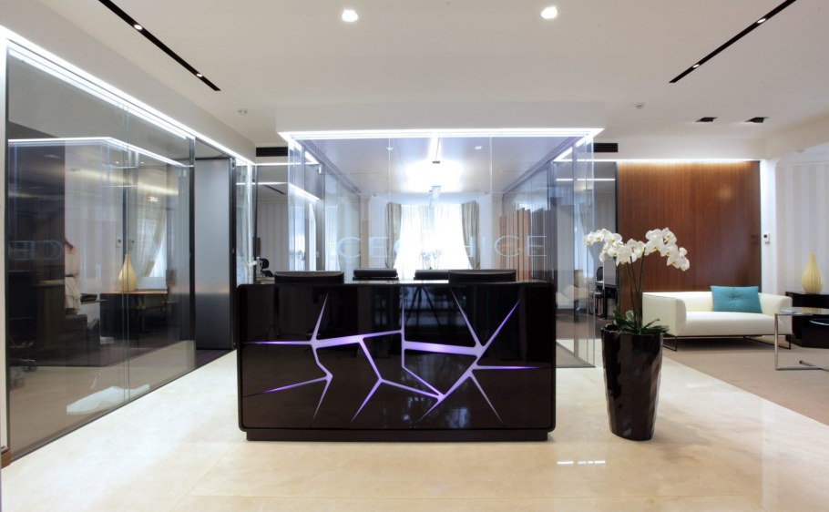 Футуристическая стойка