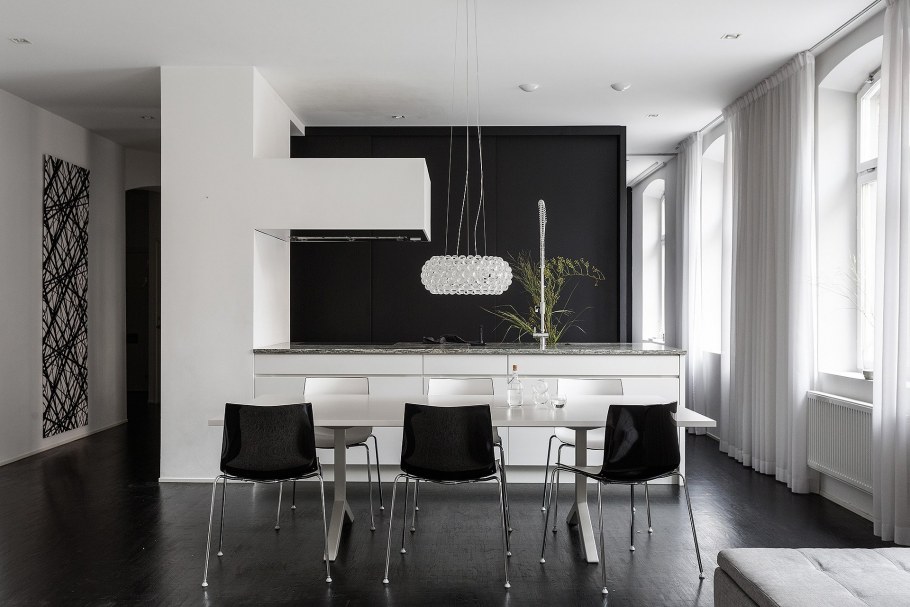 Черно белая квартира студия