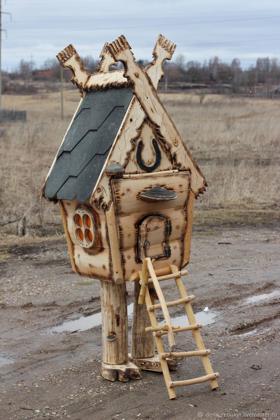 Кормушка для птиц домик