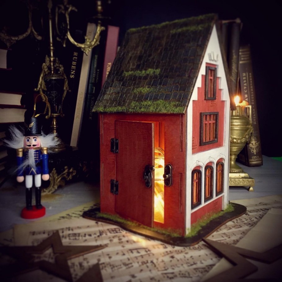 Декоративные домики и мельницы для сада