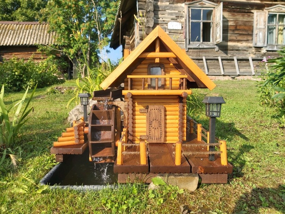 Детский домик из бревна