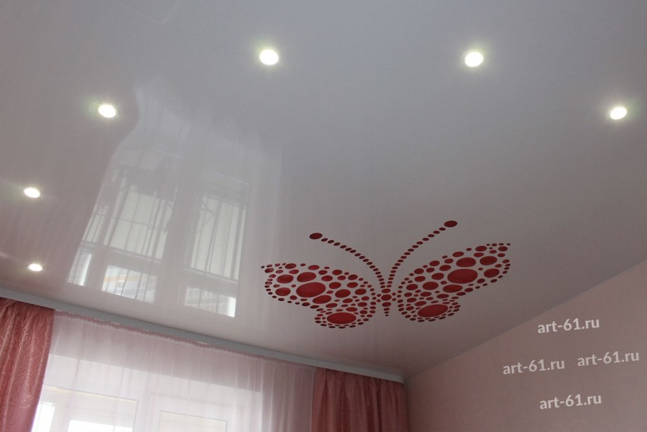 Матовый потолок в спальне