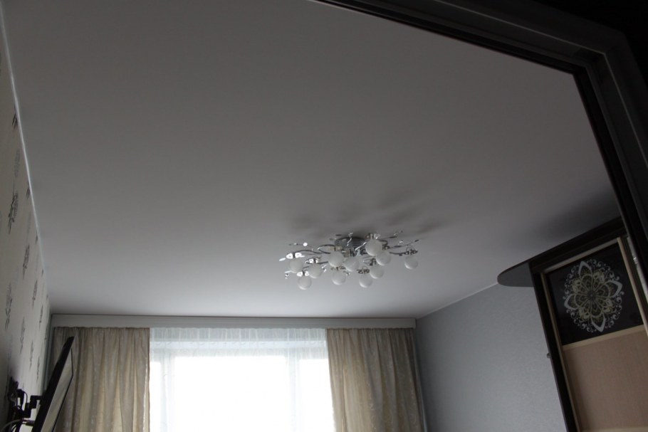 Натяжной потолок голубая Лагуна