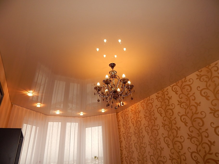 Красивые глянцевые потолки натяжные