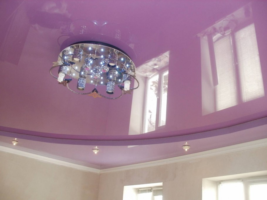 Фиолетовый натяжной потолок