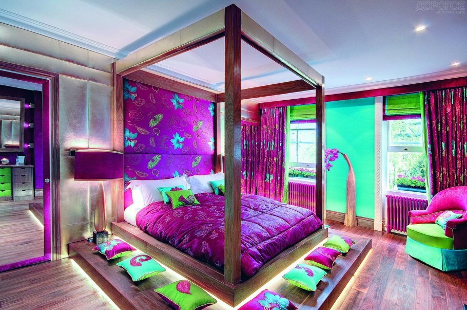 Посередине комнаты