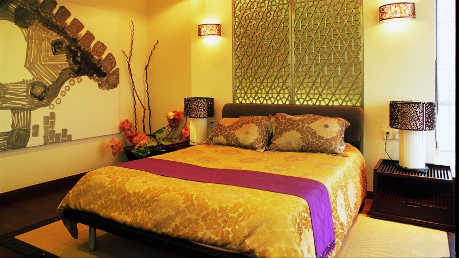 Спальня в ярких цветах