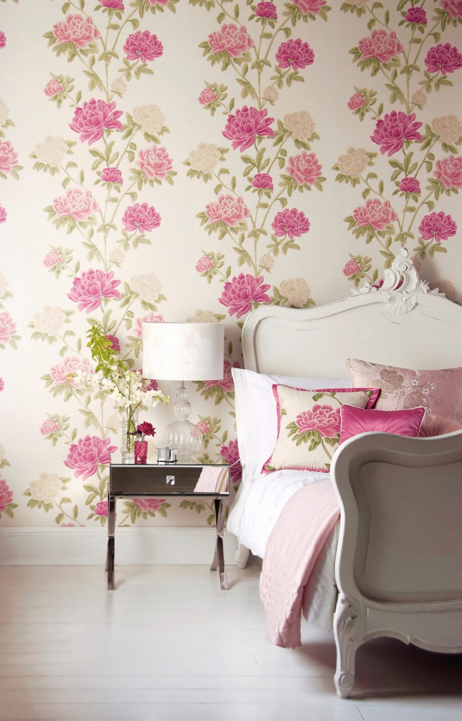 Обои на стену в комнату