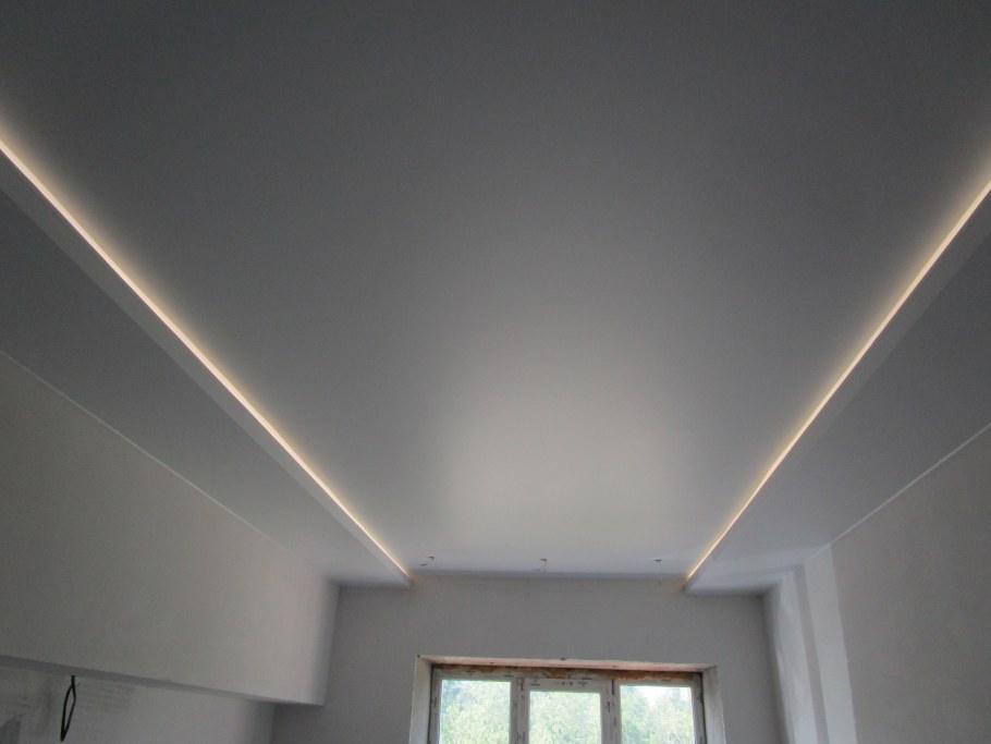 Сатиновый потолок натяжной cо светодиодной лентой