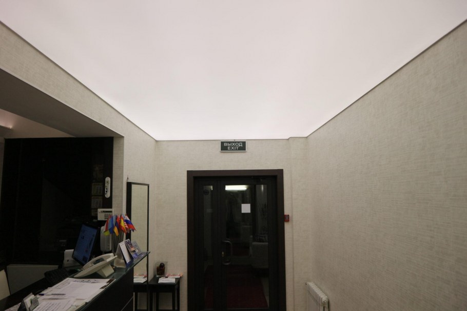 Полупрозрачный натяжной потолок