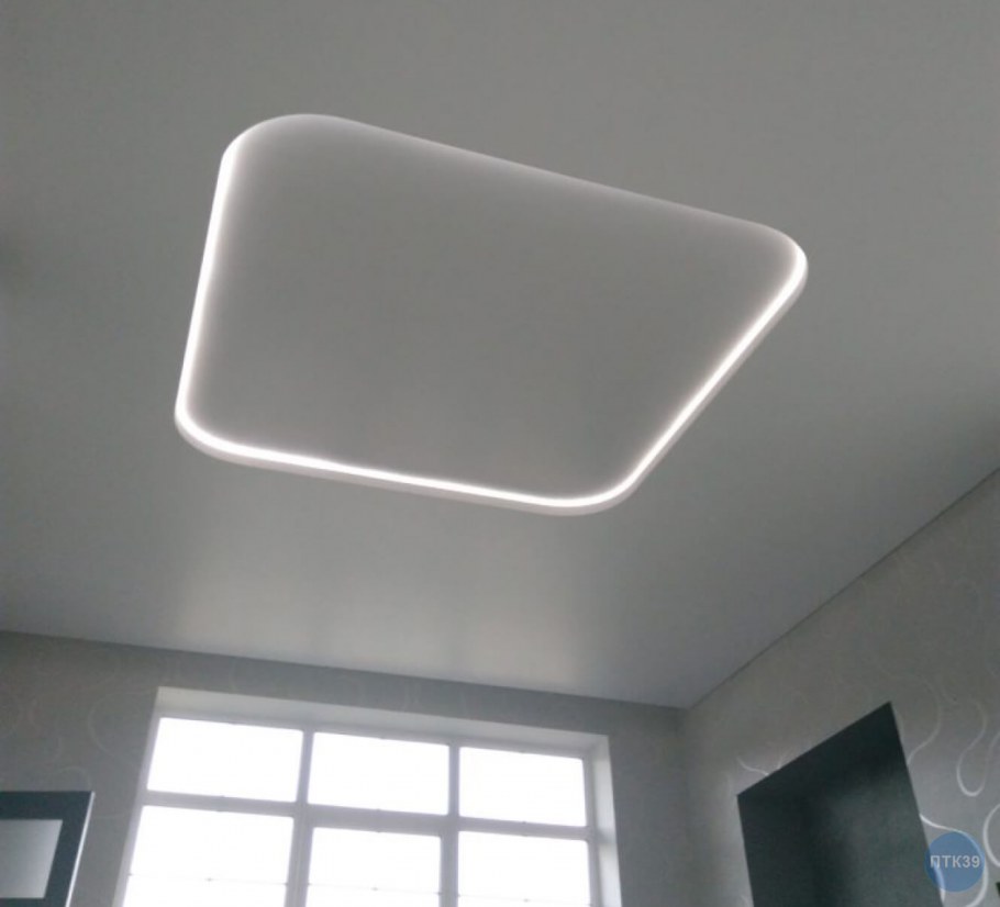 Матовый натяжной потолок с подсветкой