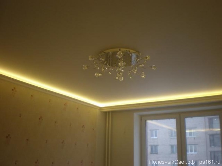 Натяжной потолок с подсветкой