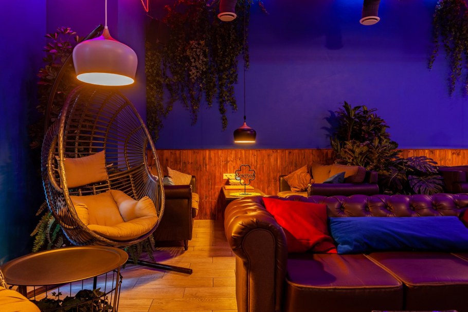 Дом с панорамными окнами с видом на океан