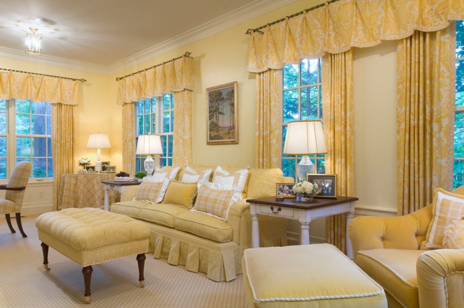 Шторы к желтым стенам