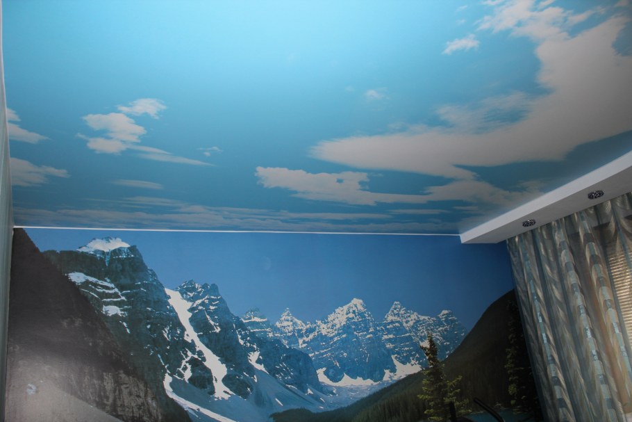 Обои под натяжной потолок облака