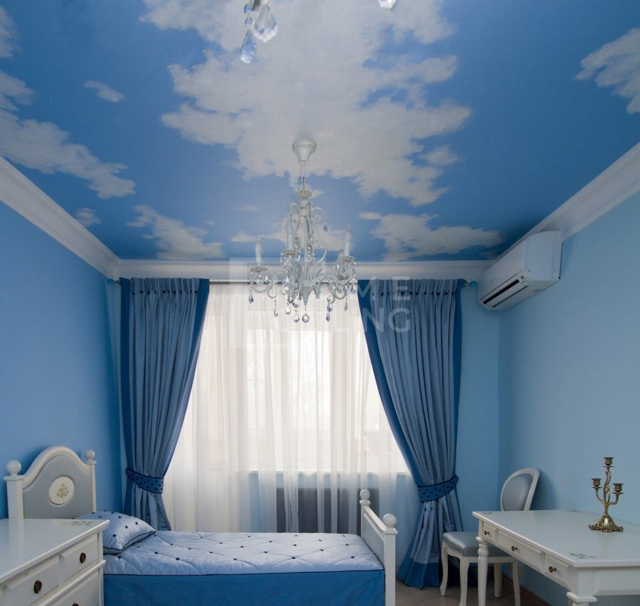 Сатиновый потолок в интерьере