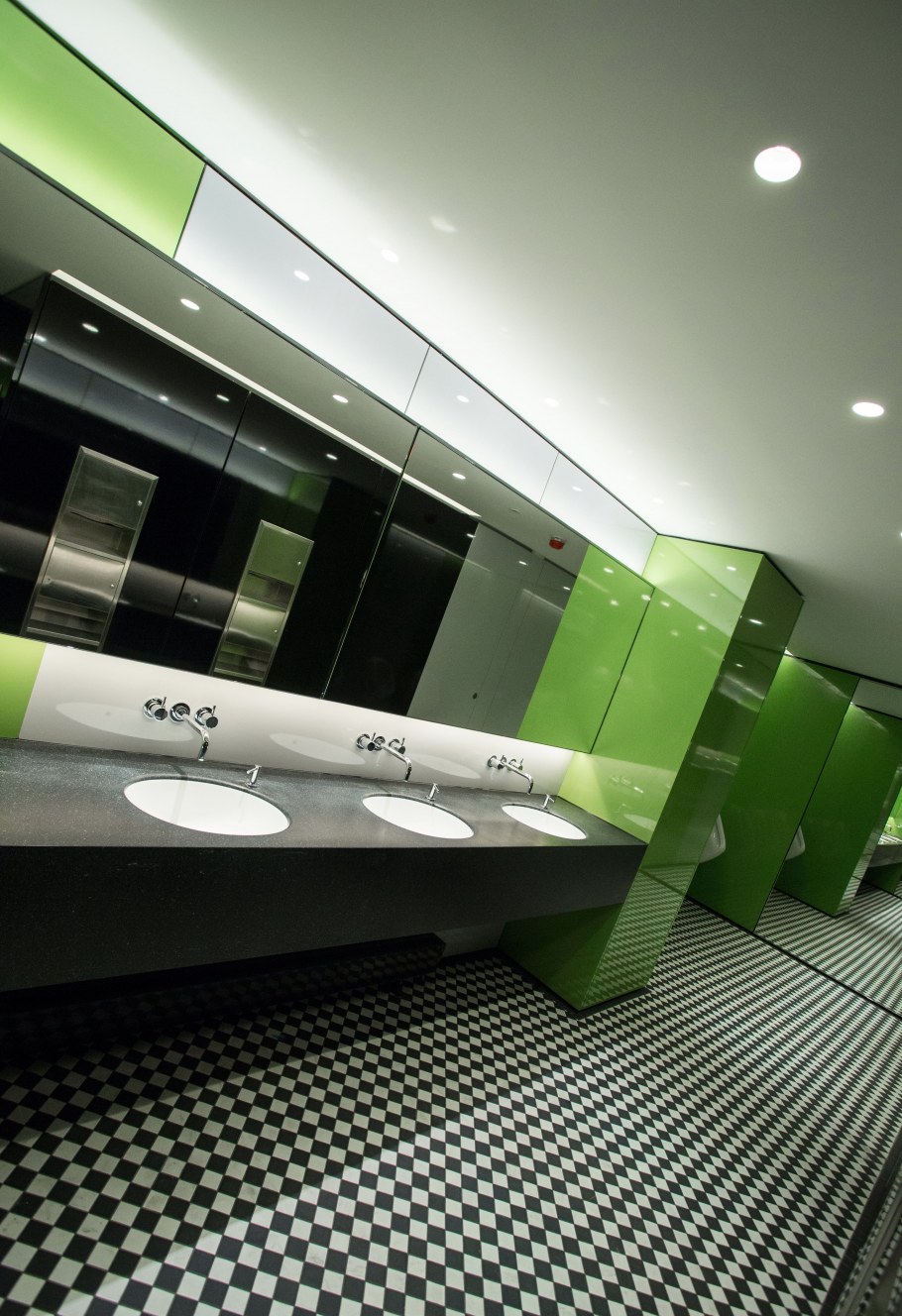 Современный общественный туалет