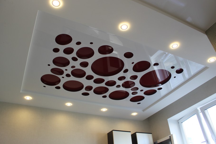Аппле резные потолки