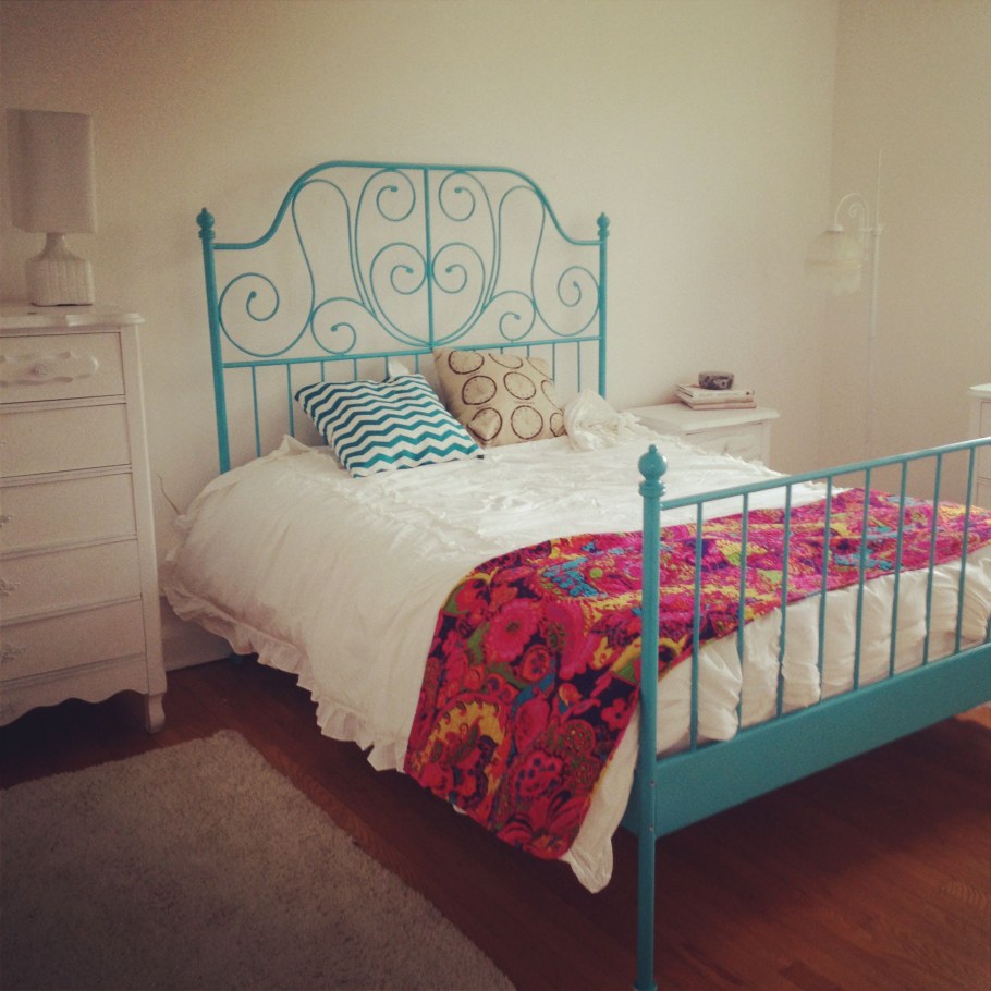 Кровать икеа ЛЕЙРВИК В маленькой комнате