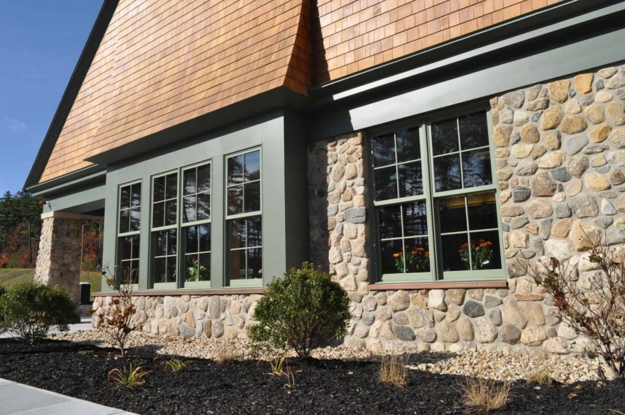 Облицовка фасада оргеевским диким камнем Григорий