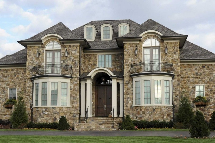 Фасады из натурального камня