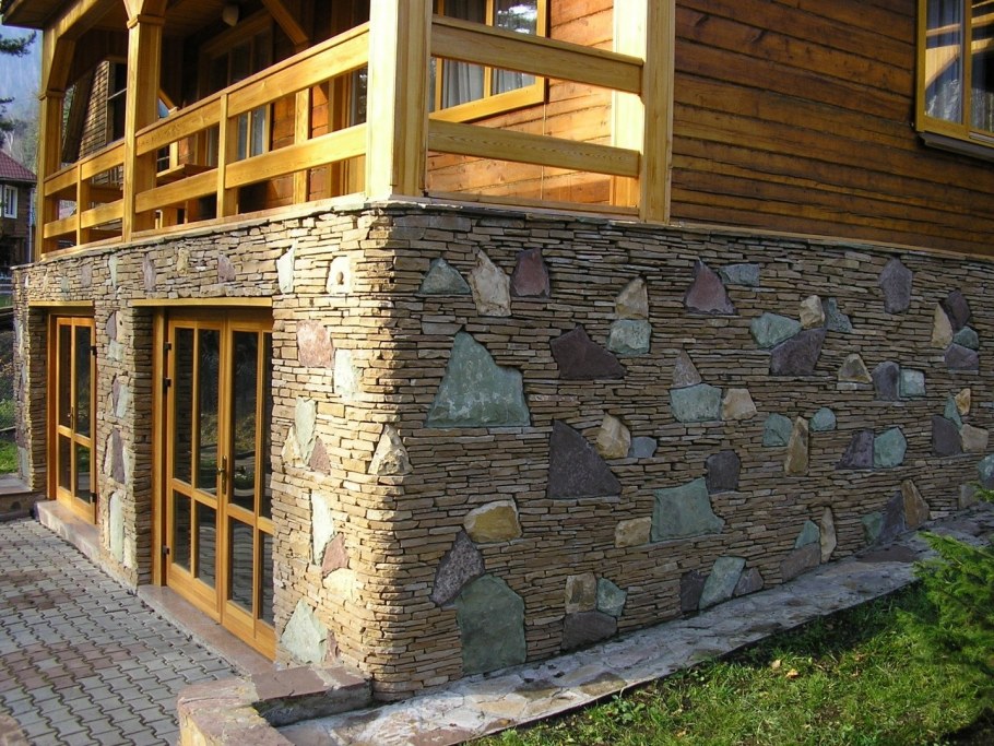 Отделка фасада природным камнем