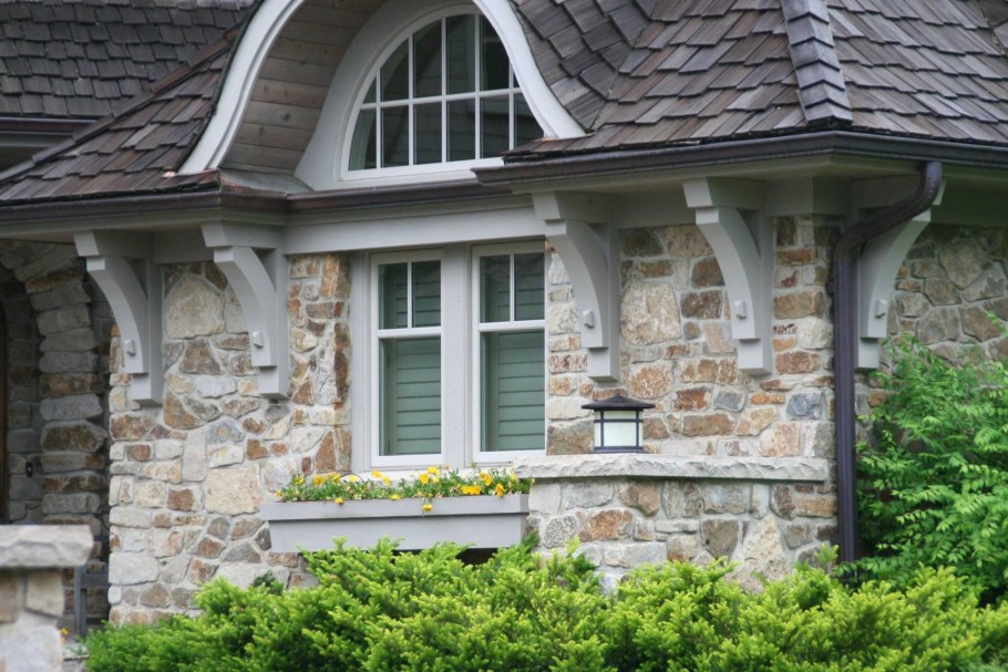Отделка фасада камнем