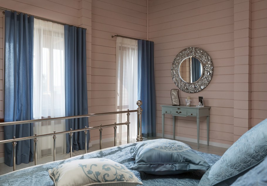 Спальня в доме из клееного бруса