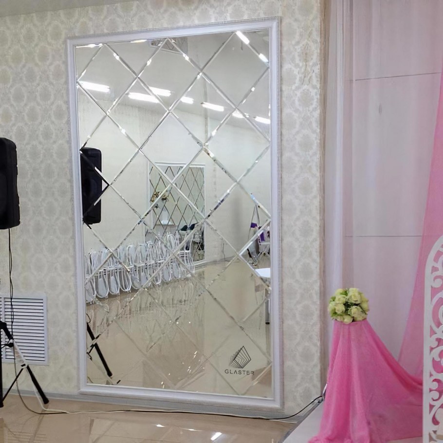 Зеркальное панно ромбы