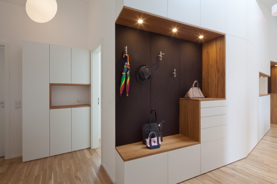 Контемпорари в интерьере прихожей