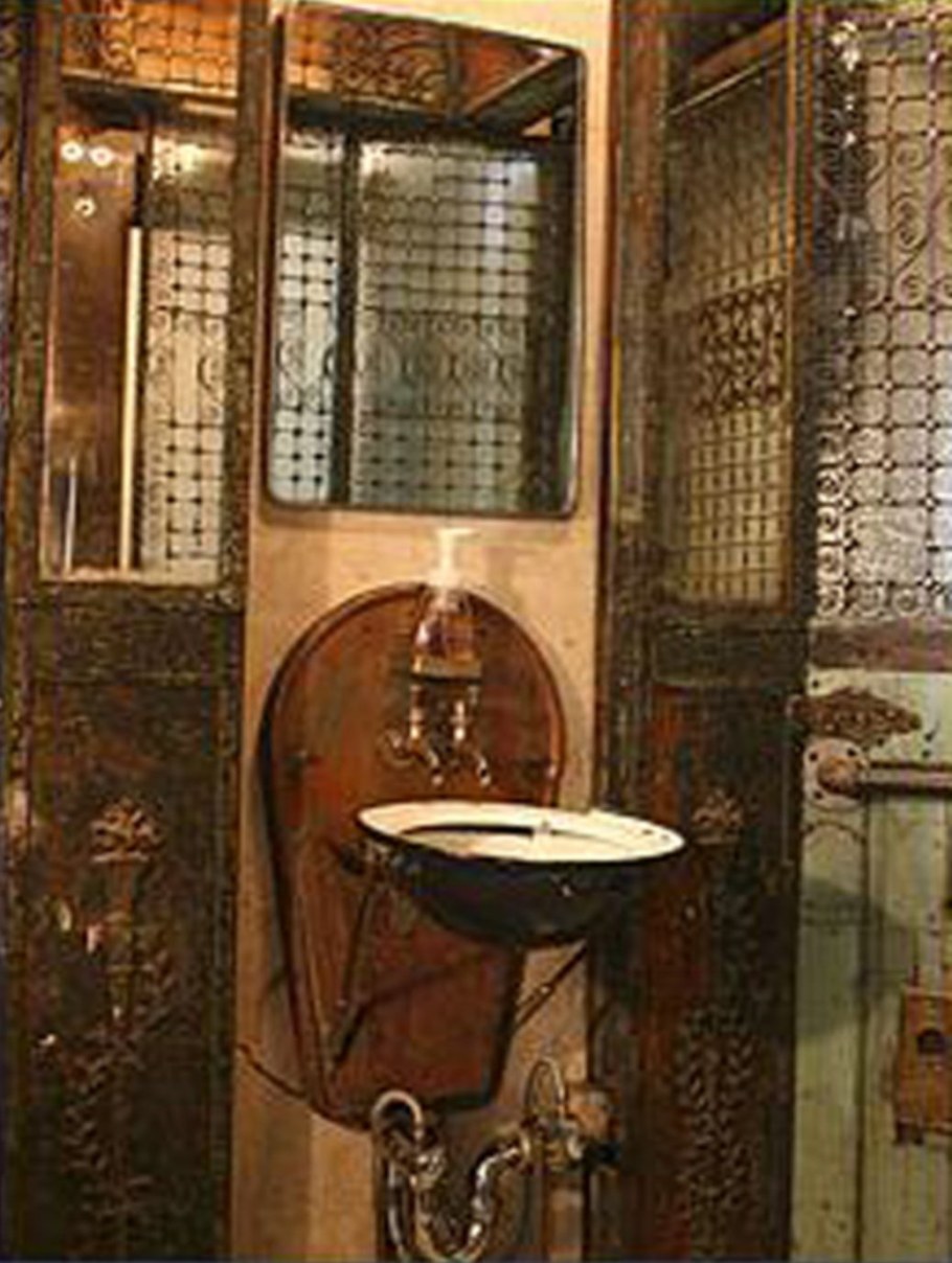 Унитаз в стиле стимпанк