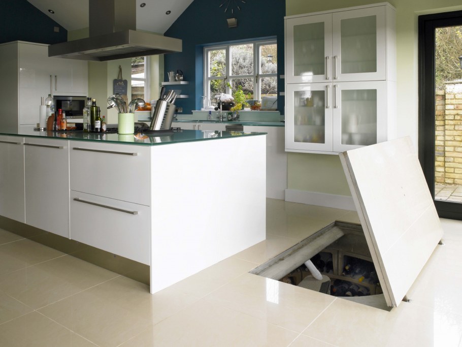 Кухня в полуподвальном помещении